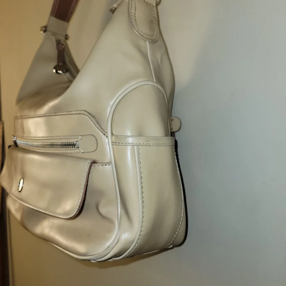 Liz Claiborne Beige Shoulder Bag‎ Faux Leather Minimalist Classic Hobo Pocket